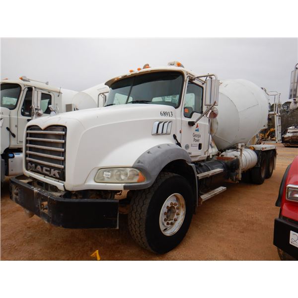 2011 MACK GU813 Concrete Mixer / Pump Truck