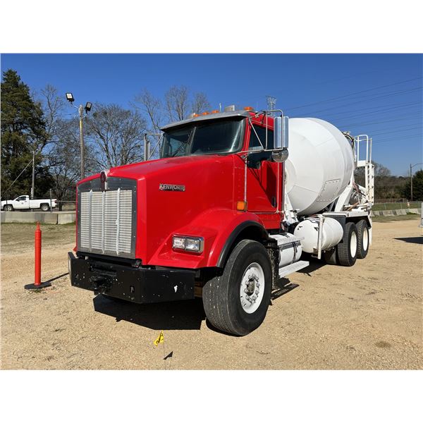 2013 KENWORTH T800 Concrete Mixer / Pump Truck