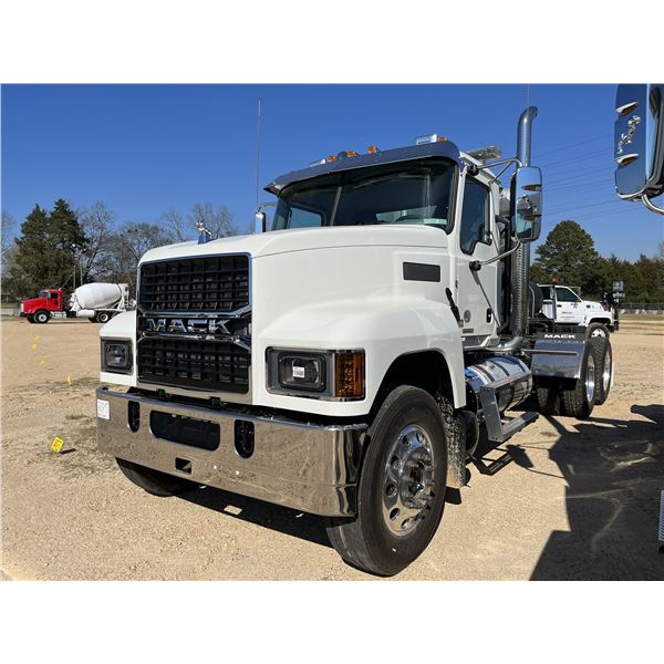 2021 MACK PI64T Day Cab Truck