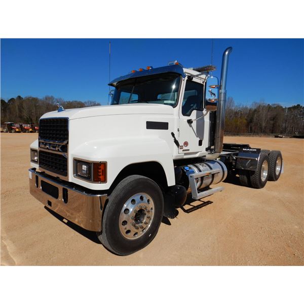 2021 MACK PI64T Day Cab Truck