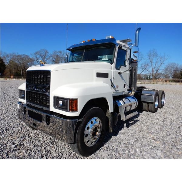 2021 MACK PI64T Day Cab Truck