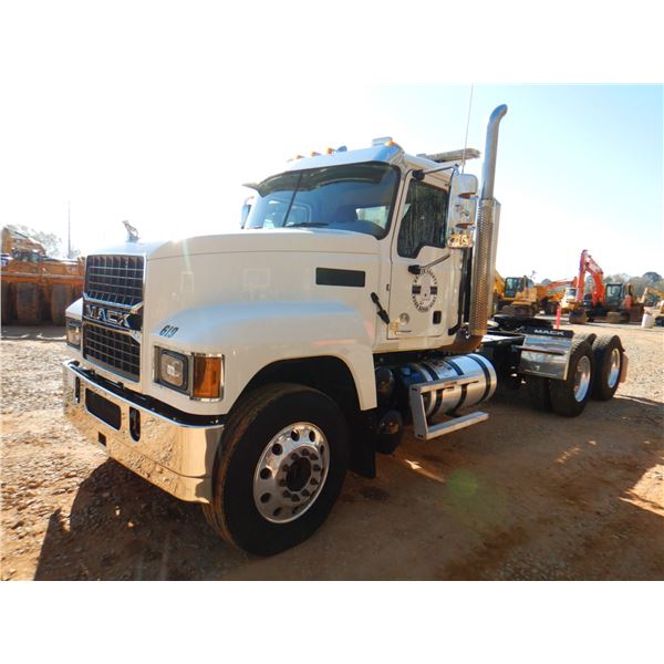 2020 MACK PI64T Day Cab Truck