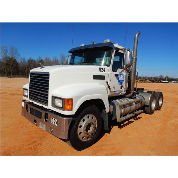 2016 MACK CHU613 Day Cab Truck
