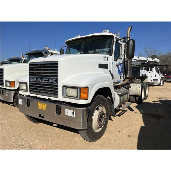 2007 MACK CHN613 Day Cab Truck