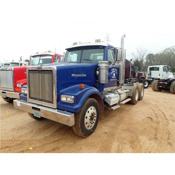 2016 WESTERNSTAR 4900SF Day Cab Truck