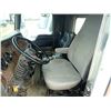 Image 12 : 2002 KENWORTH T800 Day Cab Truck