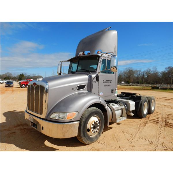 2014 PETERBILT 384 Day Cab Truck