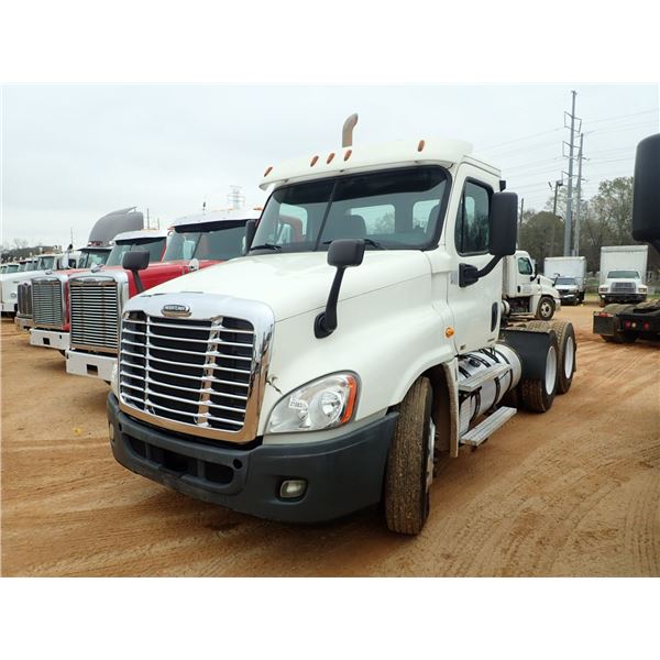 2012 FREIGHTLINER CASCADIA Day Cab Truck