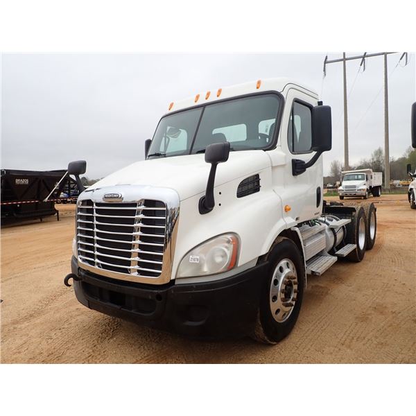 2010 FREIGHTLINER CA113 Day Cab Truck