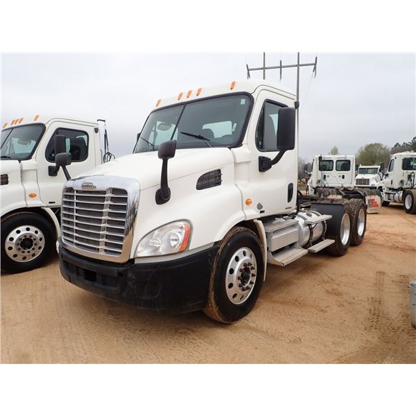 2010 FREIGHTLINER CASCADIA Day Cab Truck