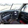Image 8 : 2010 FREIGHTLINER CASCADIA Day Cab Truck