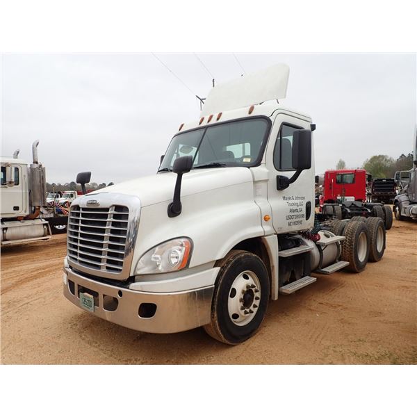 2014 FREIGHTLINER CASCADIA Day Cab Truck
