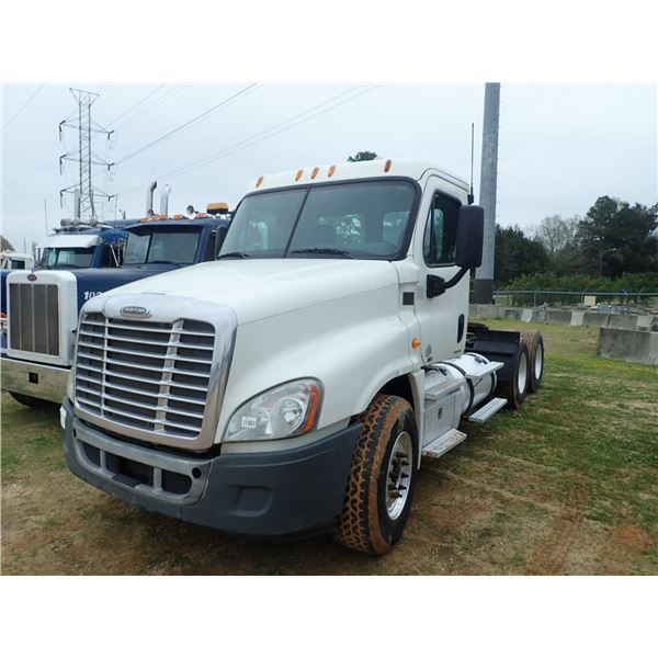 2012 FREIGHTLINER CASCADIA Day Cab Truck