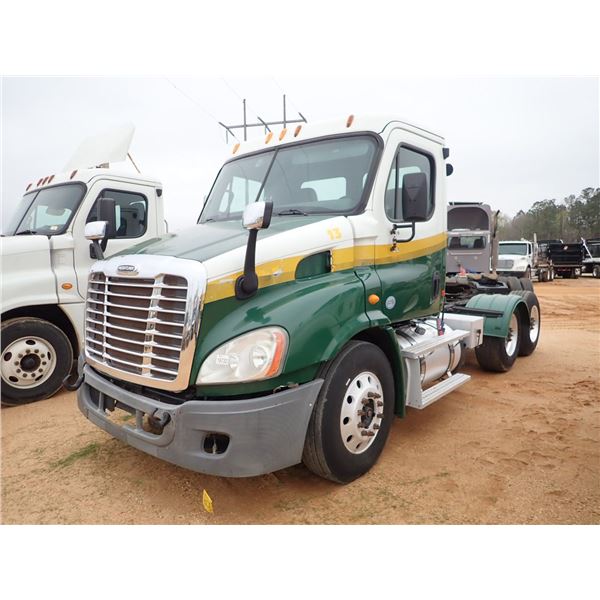 2013 FREIGHTLINER  Day Cab Truck