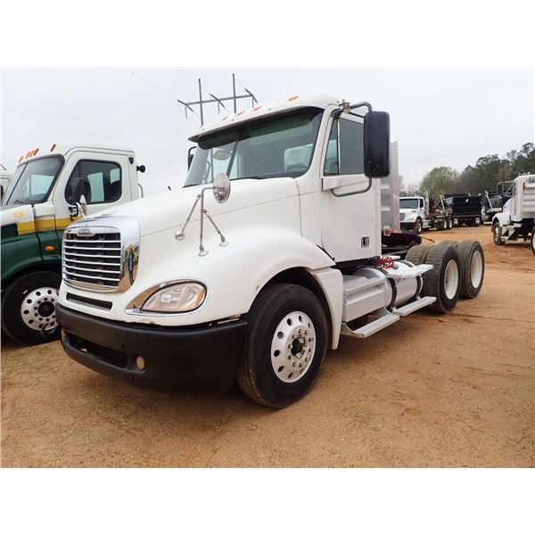 2011 FREIGHTLINER COLUMBIA Day Cab Truck