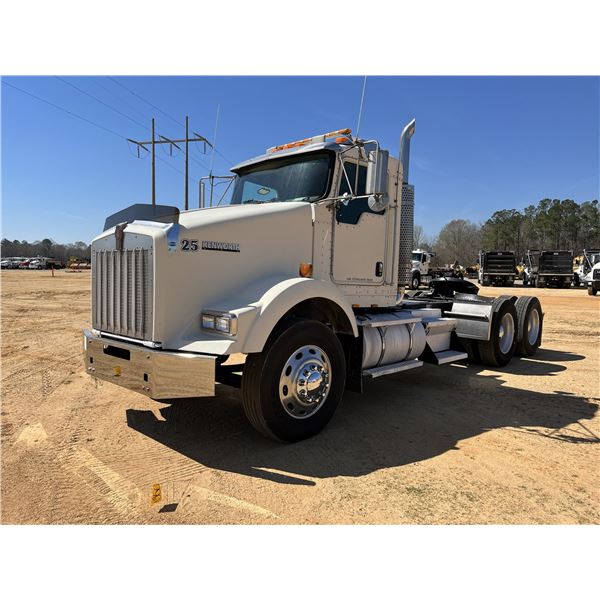 2006 KENWORTH T800 Day Cab Truck