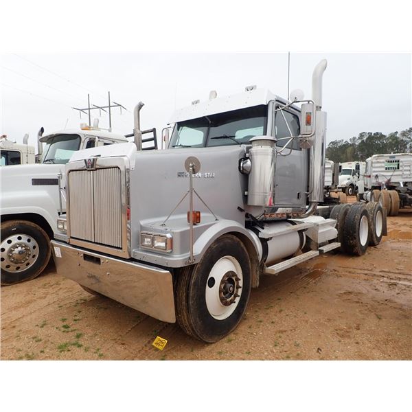 2005 WESTERN STAR 4900FA Day Cab Truck