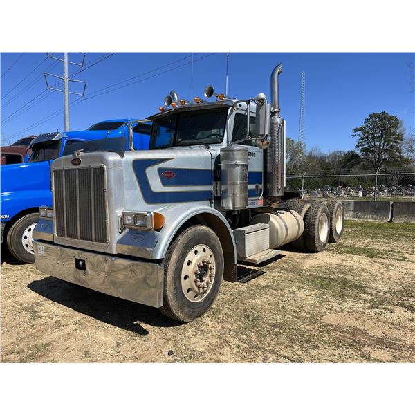 2005 PETERBILT 378 Day Cab Truck