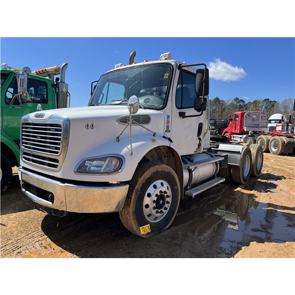 2005 FREIGHTLINER BUSINESS CLASS M2 Day Cab Truck