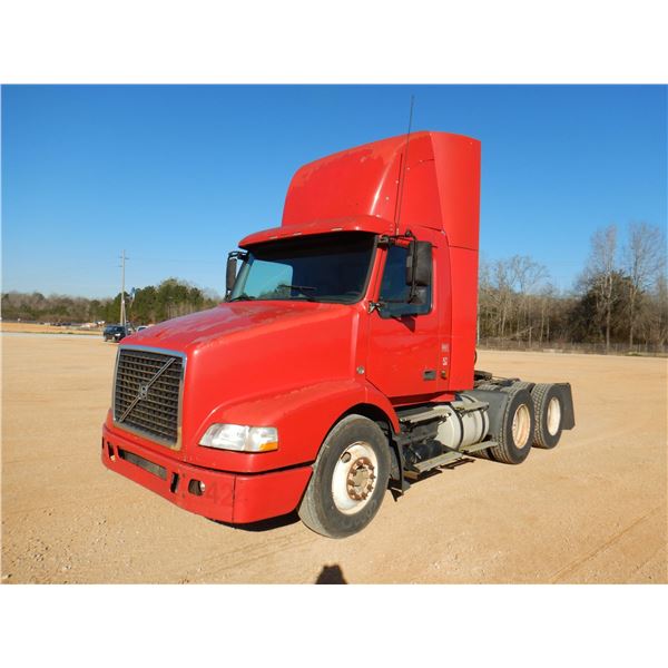 2007 VOLVO VN Day Cab Truck