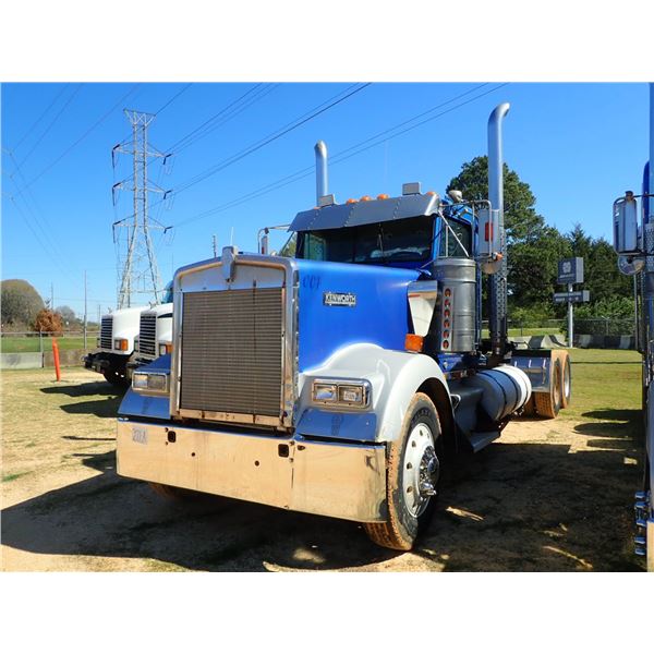 2002 KENWORTH W900 Day Cab Truck