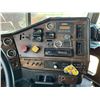 Image 12 : 2000 FREIGHTLINER CLASSIC XL Sleeper Truck