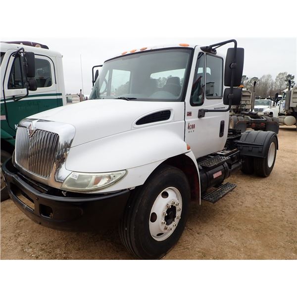 2003 INTERNATIONAL 4300 Day Cab Truck