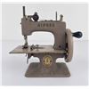 Image 1 : Singer Sewhandy Model 20 Crinkle Sewing Machine