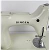 Image 8 : Singer 221K White Featherweight Sewing Machine