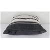Image 3 : Pendleton Storm Breaker Pillow