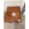 Image 4 : Maple end table - 1 drawer open bottom - 22"H X 20"W X 24"D