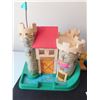 Image 5 : 1974 FISHER PRICE CASTLE WITH ACCESSORIES INCLUDING RARE PINK DRAGON