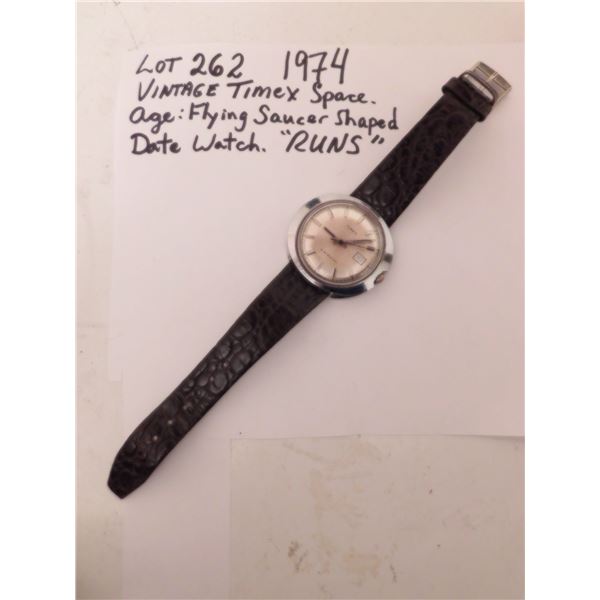 1974 TIMEX FLYING SAUCER SHAPED DATE WATCH RUNS