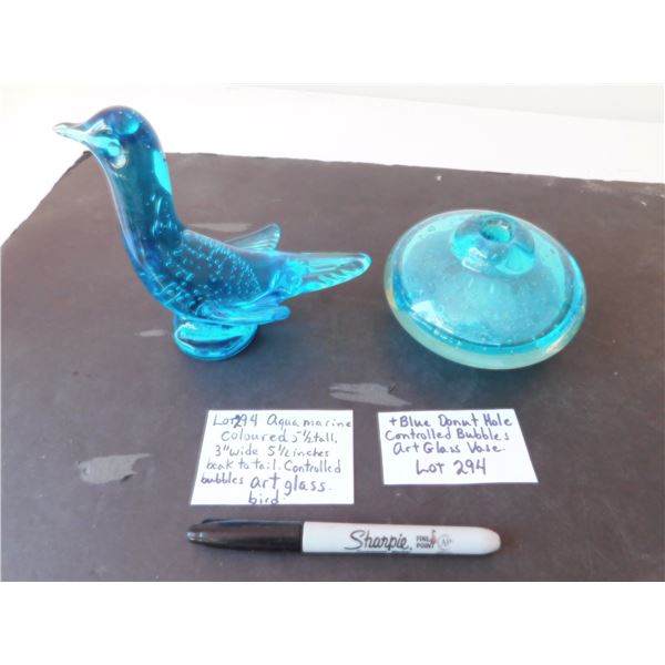 CONTROLLED BUBBLES ART GLASS BLUE BIRD AND DONUT HOLE VASE