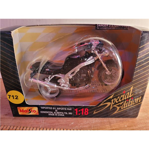 1:18 Kawasaki Motorcycle NIB 2001