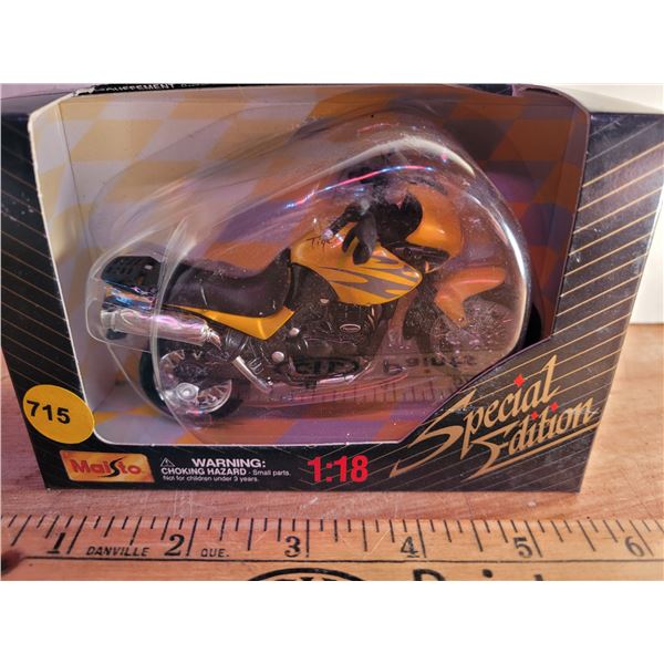 1:18 Kawasaki Motorcycle NIB 2001