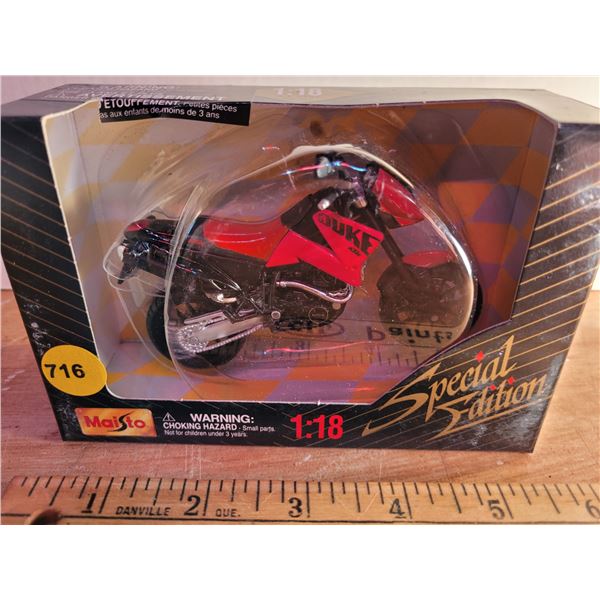 1:18 Kawasaki Motorcycle NIB 2001