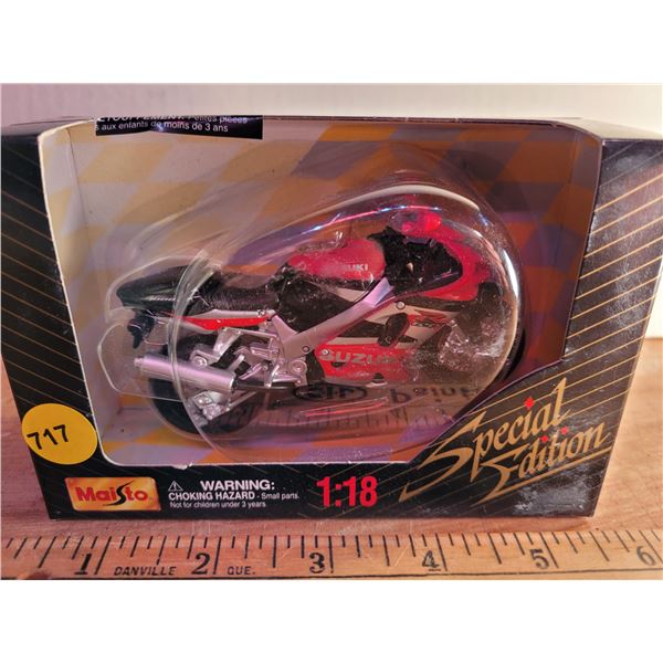 1:18 Suzuki Motorcycle NIB 2001