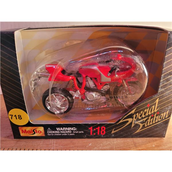 1:18 Kawasaki Motorcycle NIB 2001