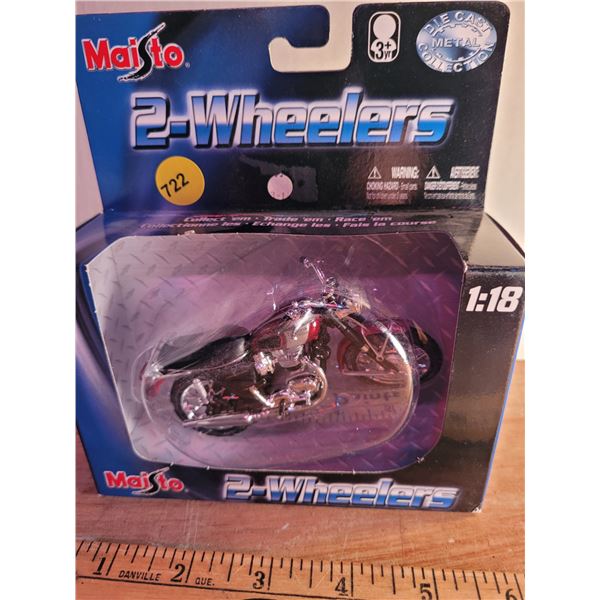 1:18 Triumph 2 wheelers NIB 2005