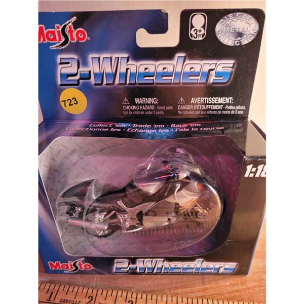 1:18 Suzuki 2 wheelers NIB 2001