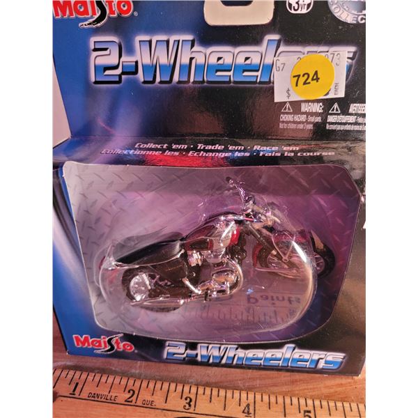 1:18 Triumph 2 wheelers NIB 2005