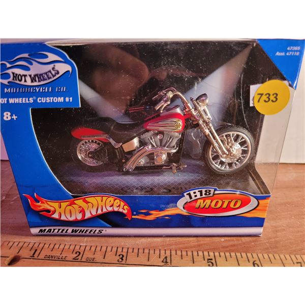 1:18 Hot Wheels Custom #1 Hot Wheels Motorcycle NIB 2002