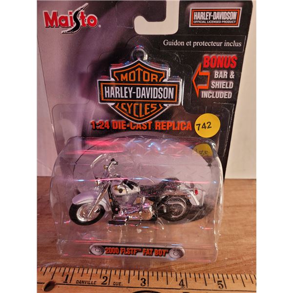 1:24 Harley Davidson 2000 FLSTF Fatboy NIB 2002