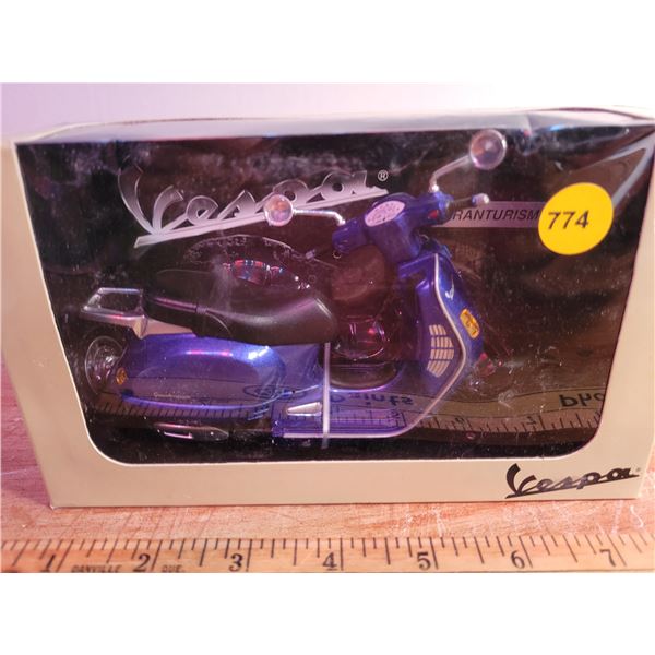 1:12 Vespa Granturismo 2004 NIB
