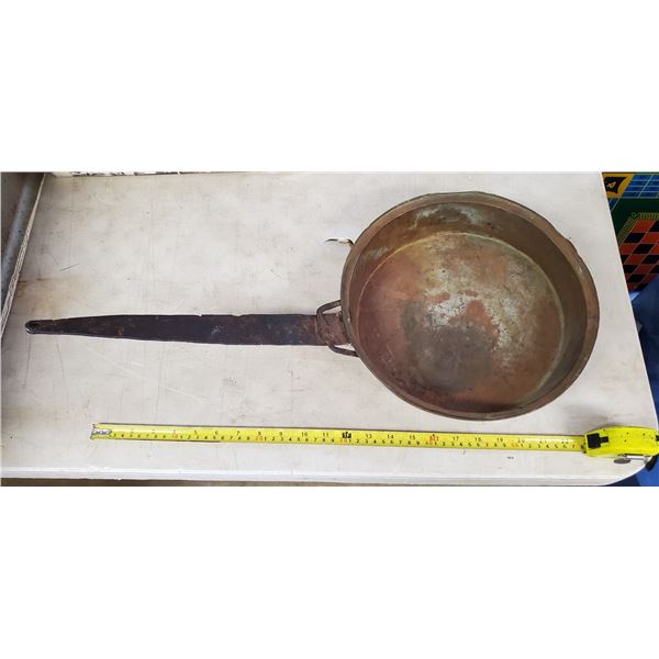 VINTAGE HAMMERED PAN W/ FORGED HANDLE