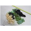 Image 2 : Ornamental plastic grapes
