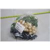 Image 3 : Ornamental plastic grapes