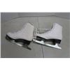 Image 2 : White figure skates