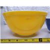 Image 2 : 2 Pyrex Blue + Yellow